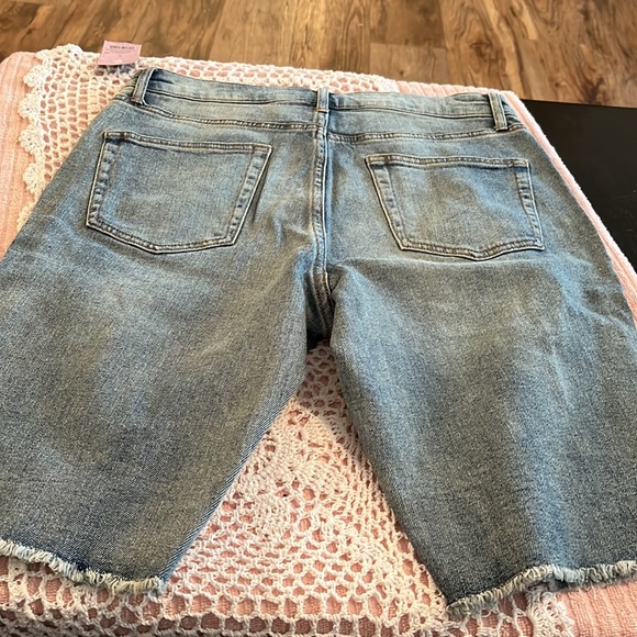 Wild fable medium blue distressed Jean Shorts.  NWT. Size 8. - Picture 6 of 9